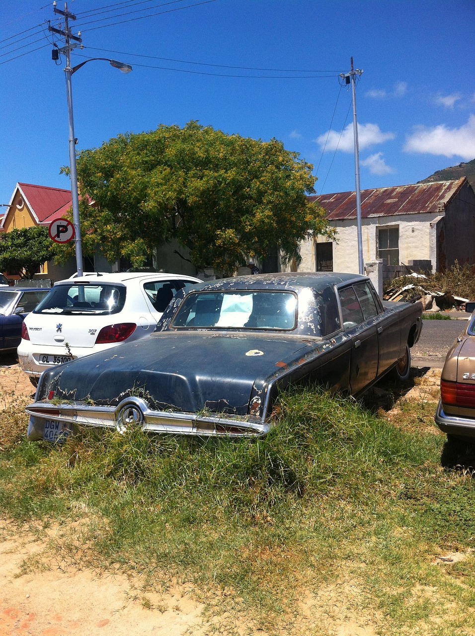 car, broken, down, vehicle, auto, accident, transportation, automobile, repair, smash, collision, damage, car wallpapers, street, dangerous, danger, wreck, problem, junkyard, failure, classic, vintage, old, rundown, tore up, rusty, broke, outdoors, neighborhood